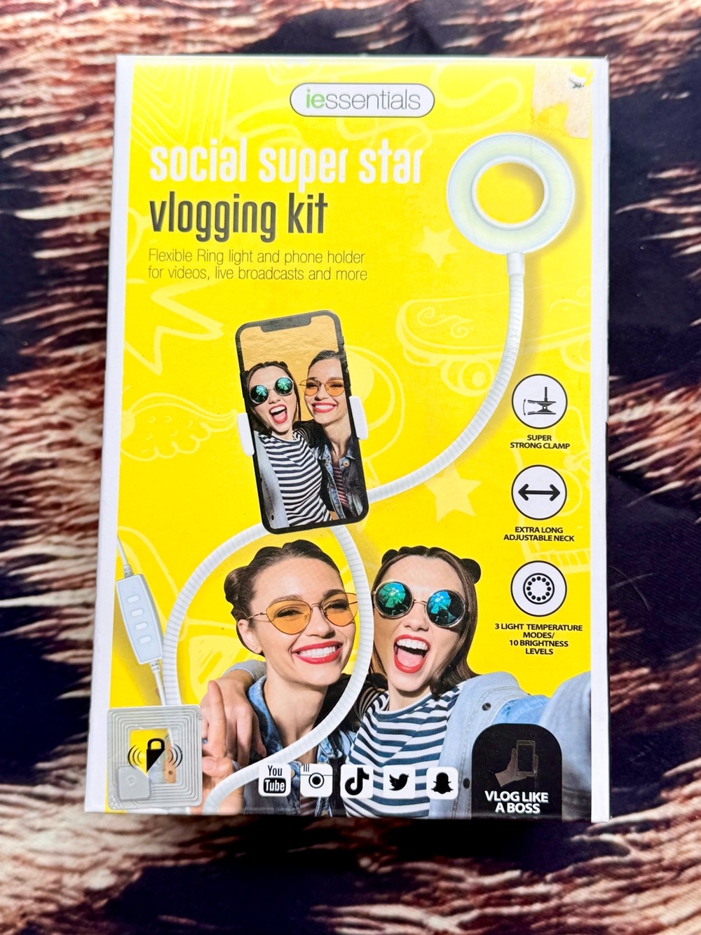 iessentials Social Super Star Vlogging Kit - NIB